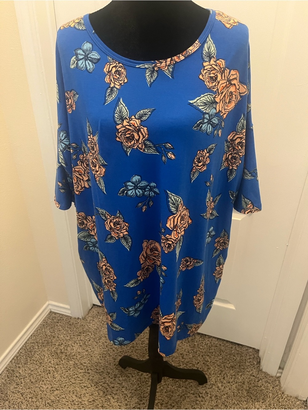 LuLaRoe Blue Floral Short Sleeve Top